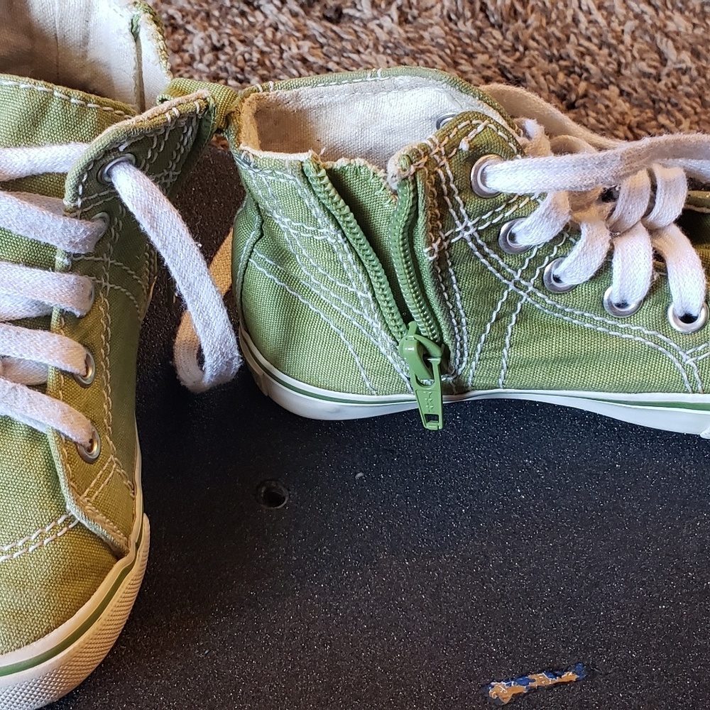 Boys size 7 old navy high tops